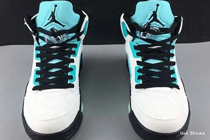 ISLAND AIR 594 Versatile GREEN JORDAN 5 CN2932-100 1012